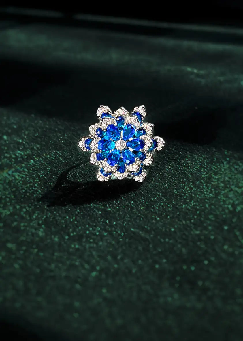 Rose Diamond's ring in blue and red