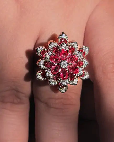 Rose Diamond's ring in blue and red